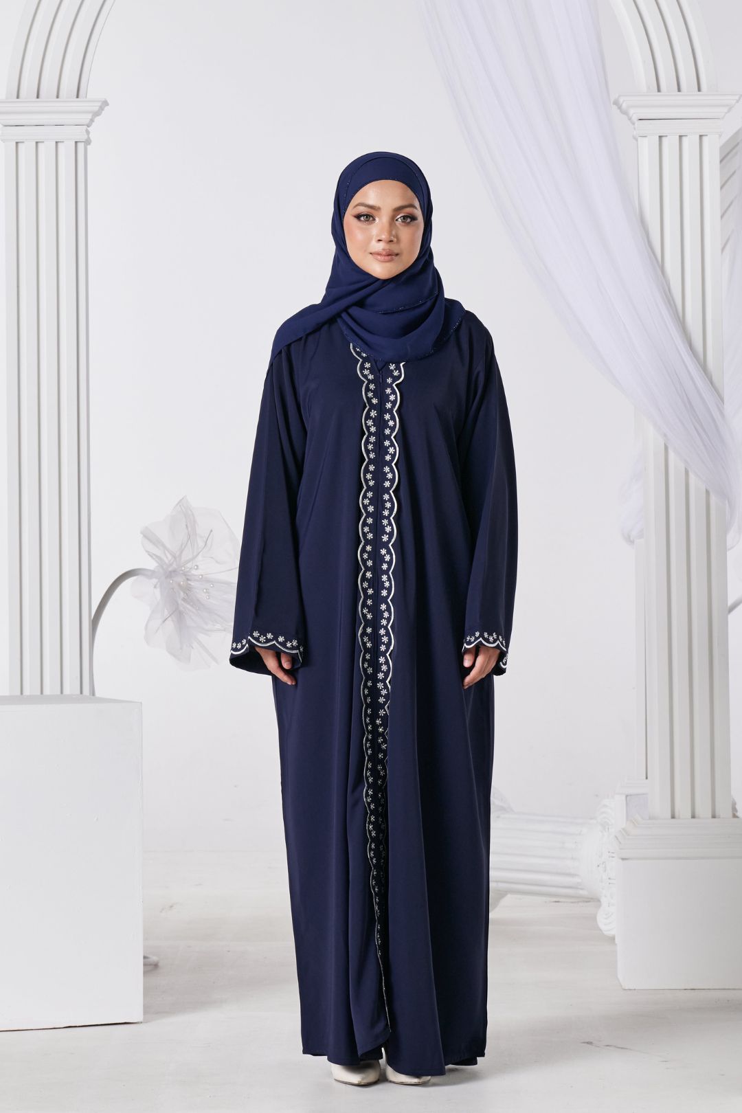 Sabreen Abaya in Navy