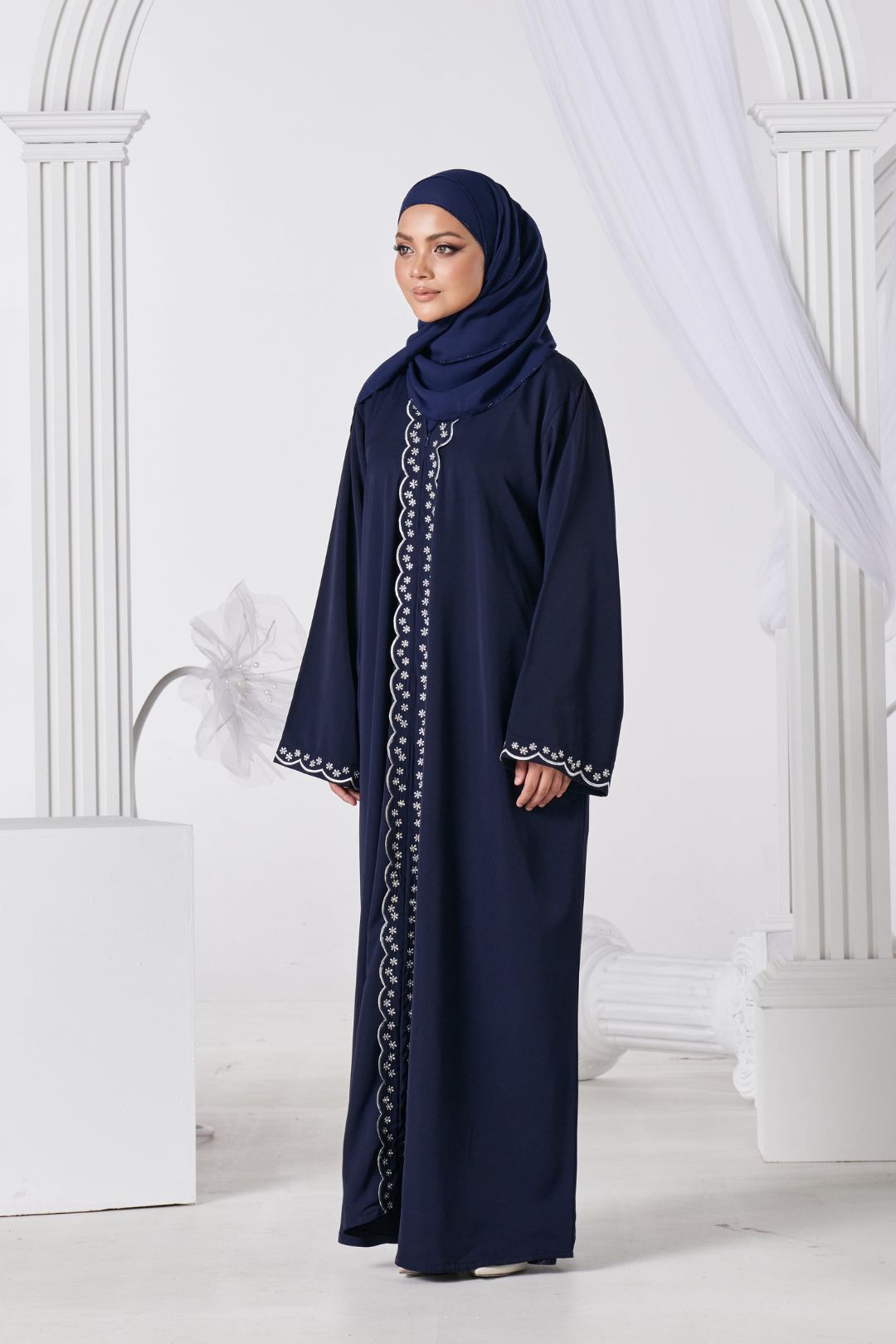 Sabreen Abaya in Navy