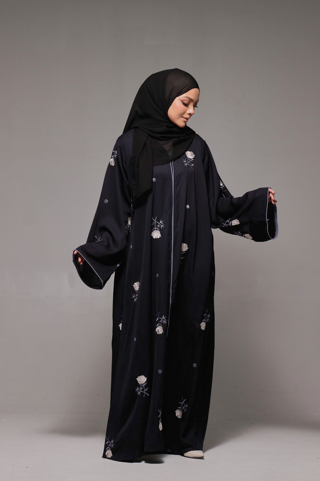 Ivory Abaya in Black