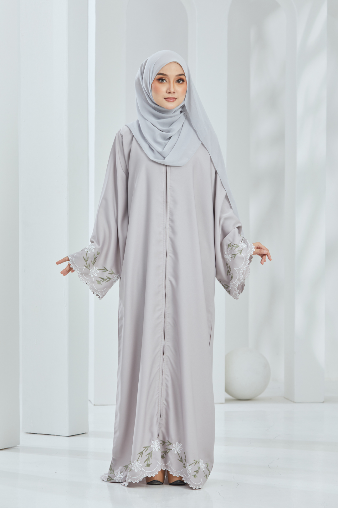 Zeliqa Grey Abaya