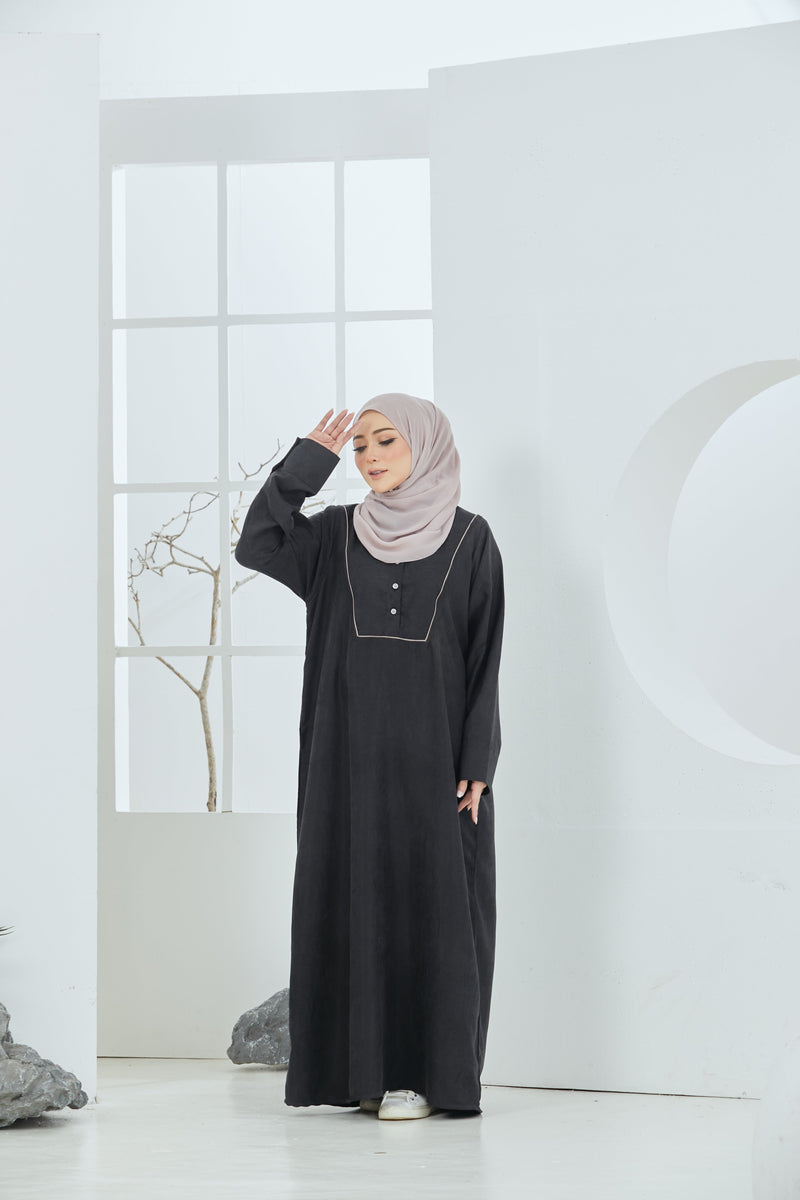 Aira Abaya in Black