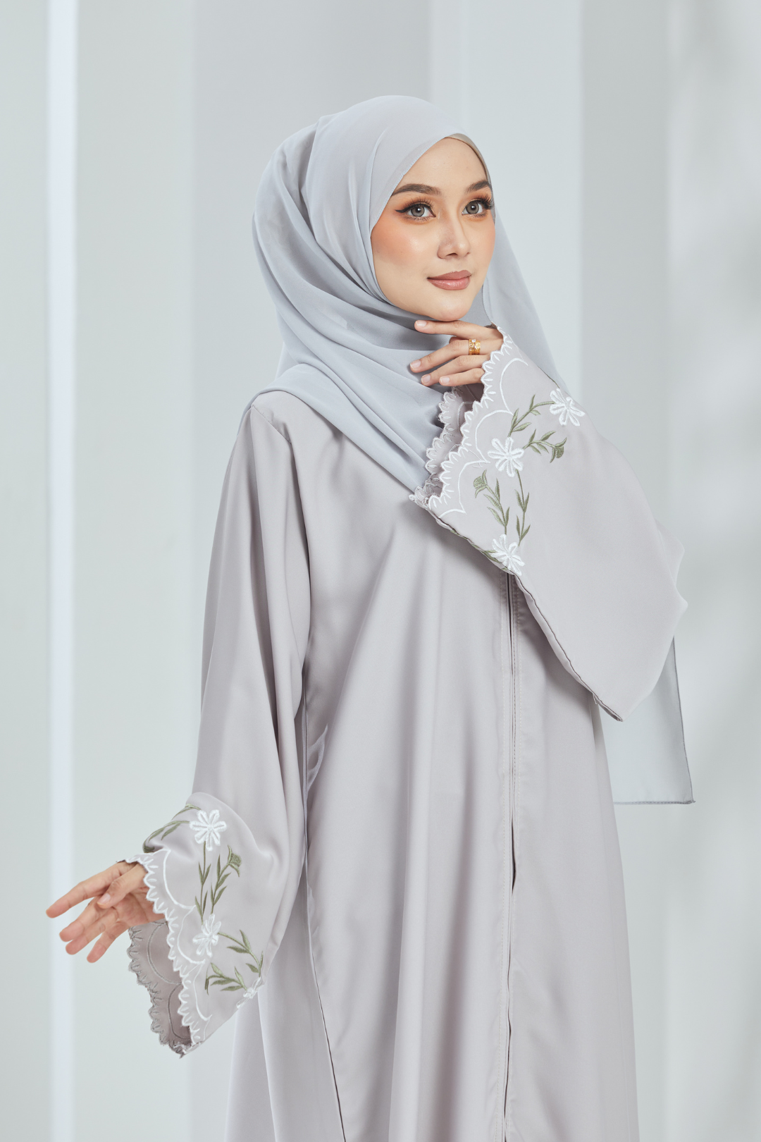 Zeliqa Grey Abaya