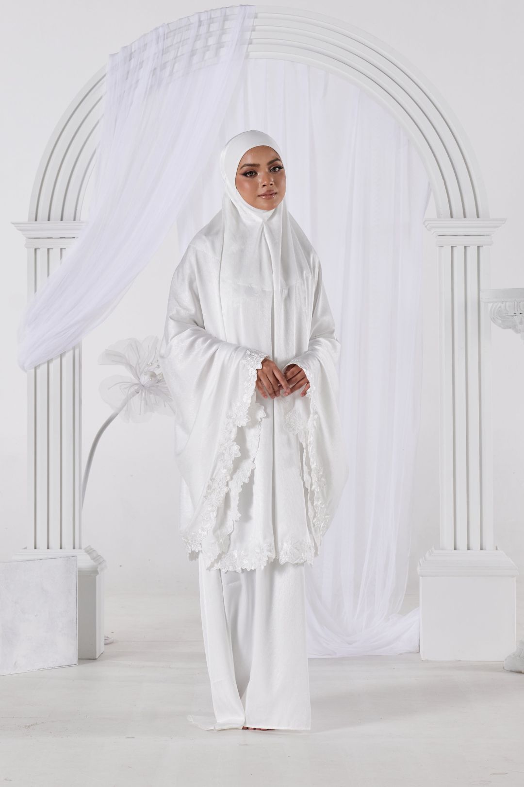 Annisa Telekung in Pure White