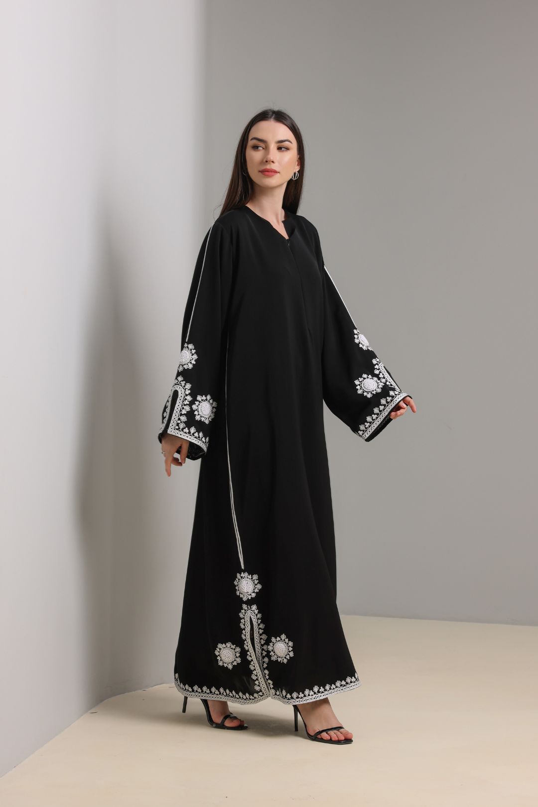 Hyra Abaya