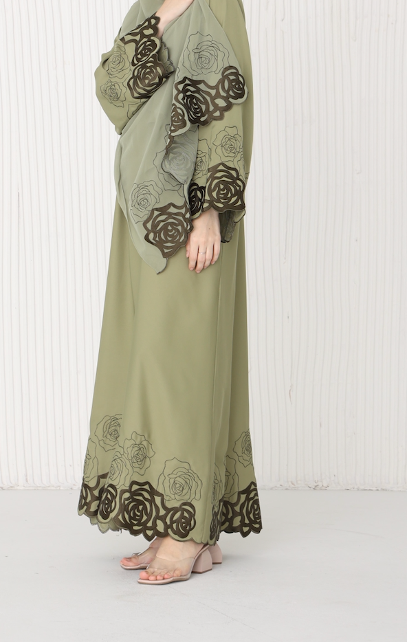 Rosie Abaya in Moss