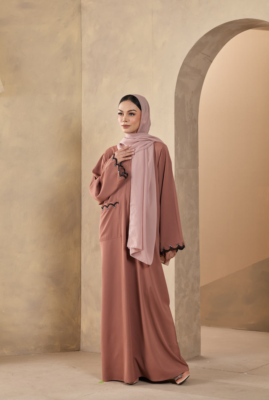 Erza Abaya in Dusty Pink