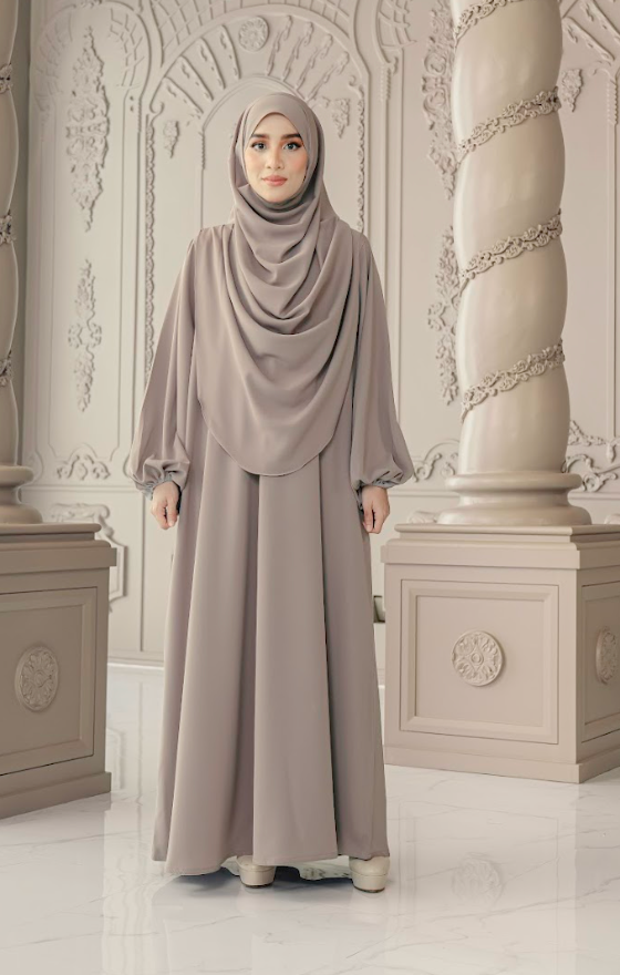 Batch IV : Warda Khimar Set in Taupe