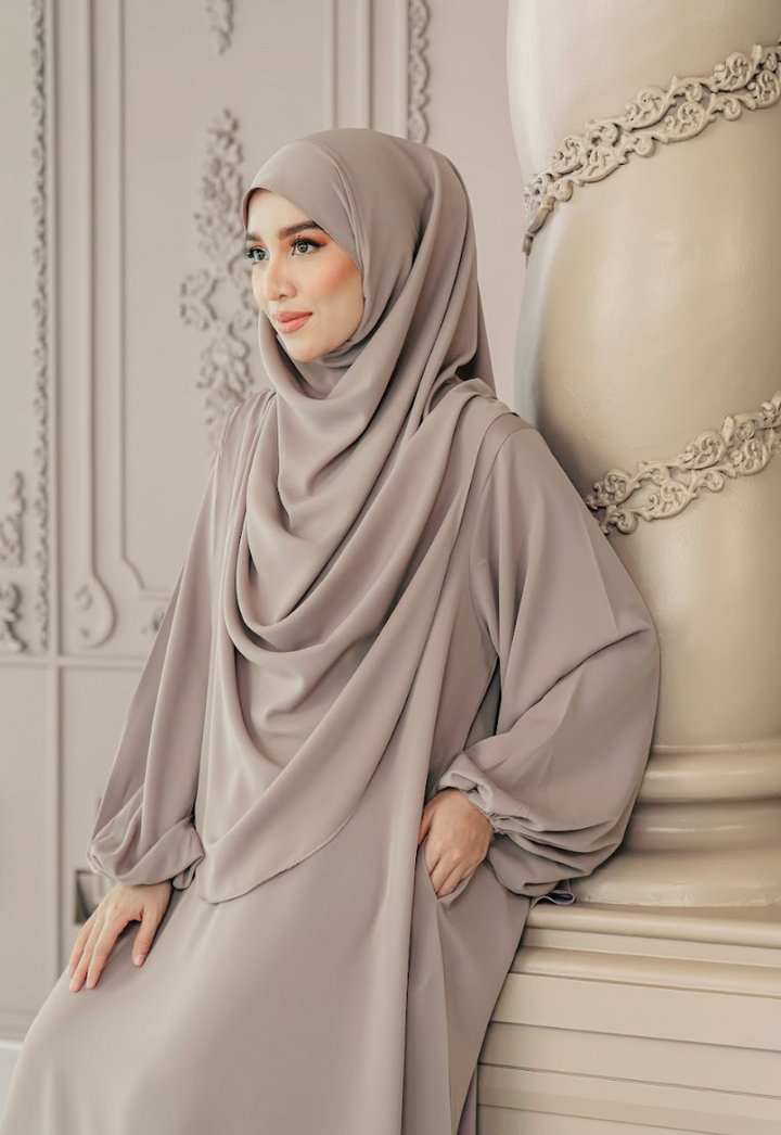 Warda Khimar Umrah Set in Taupe