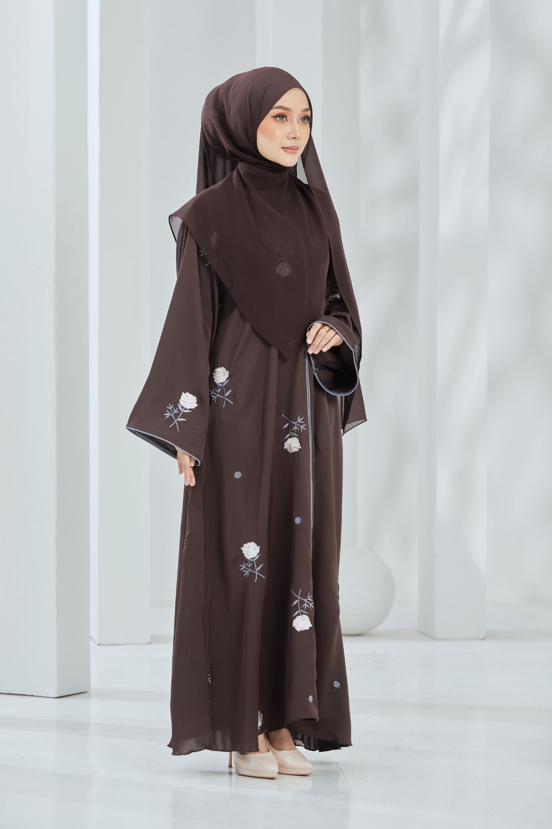 Ivory Abaya in Brown