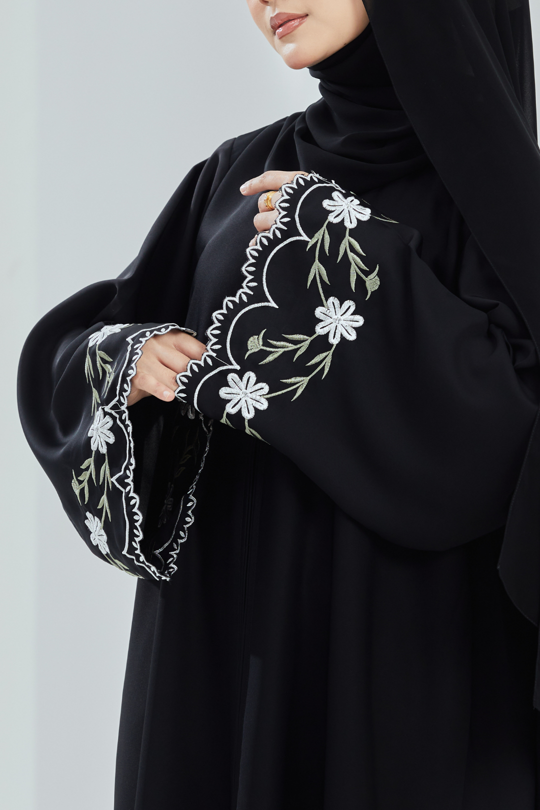 Zeliqa Abaya in Black