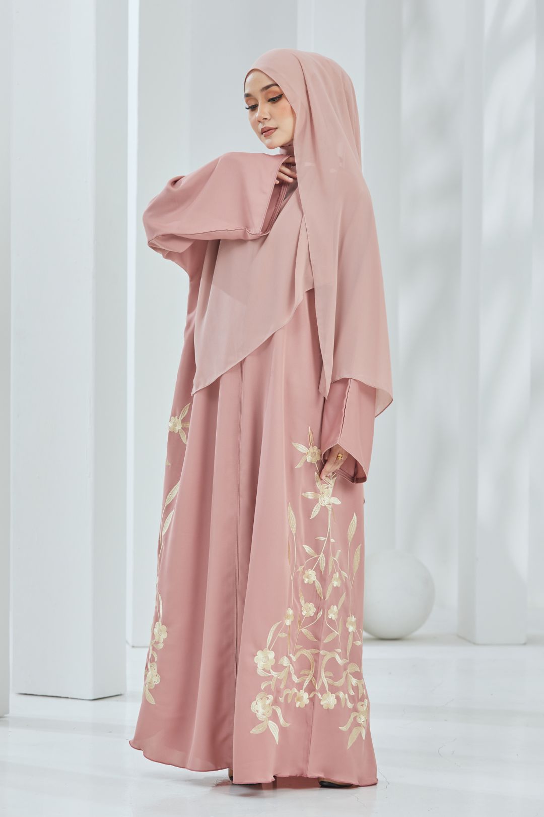 Elfira Abaya in Pink