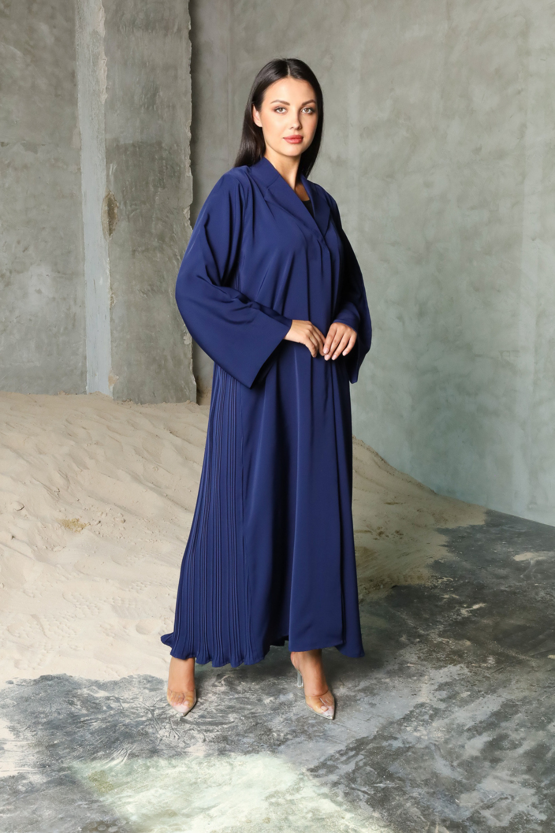 Dubai Muslimah in pleated open nidha worweark abaya